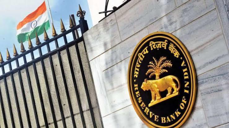 RBI directs large co-op banks to report exposures above Rs 5 cr