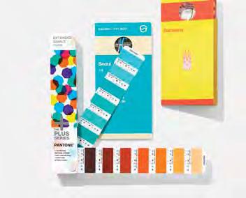 配方指南呈現 2 161 種彩通專色色彩與對應的油墨配方, 用以提供設計靈感 指定色彩及達到印刷準確性,