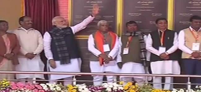 PM lays foundation stone for revival of 6 irrigation projects in Jharkhand झ