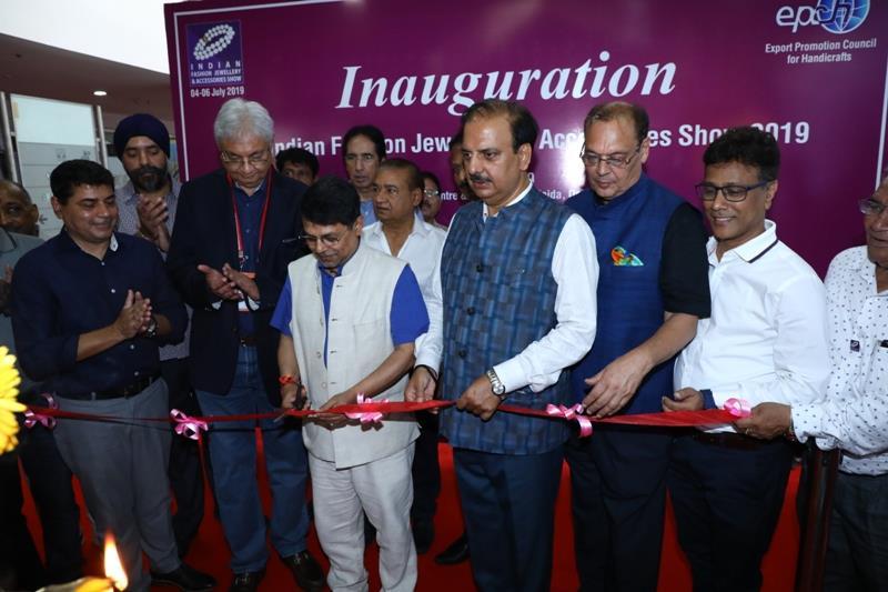 MEMBERS OF COMMITTEE OF ADMINISTRATION ARE SEEN WITH HIM. SHRI SHANTMANU, IAS, DEVELOPMENT COMMISSIONER [ HANDICRAFTS] IS CUTTING RIBBON. SHRI RAVI K.