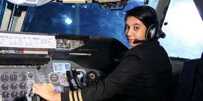 Recently who became most young women pilot of india? ह ल ह म ज भ रत क सबस य व मलहल प यलट बन गय? 1.